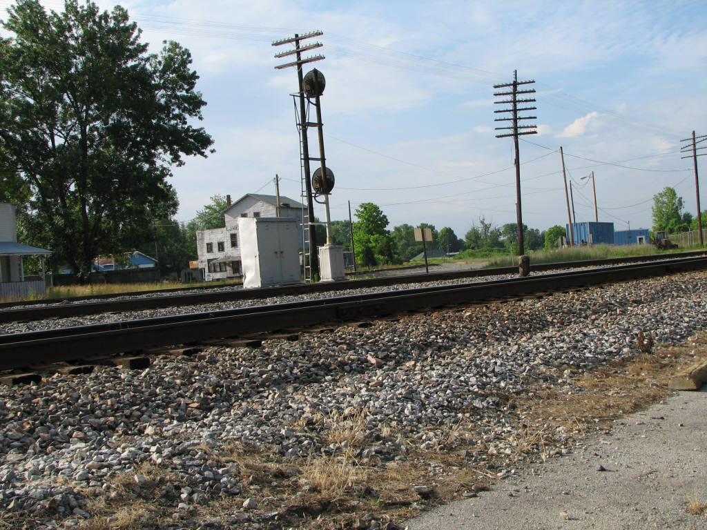 Railroad tracks and signals in Lebanon Junction, Kentucky