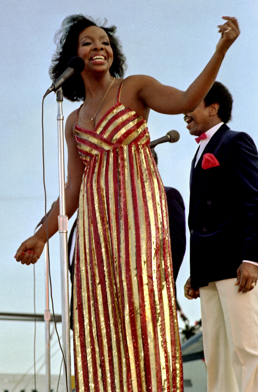 Gladys Knight performing aboard USS Ranger in 1981