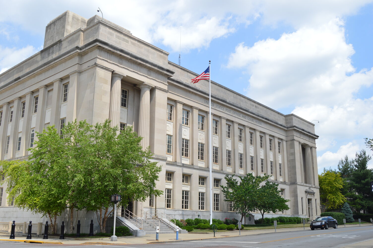 Federal courthouse and former post office in Lexington, Kentucky
