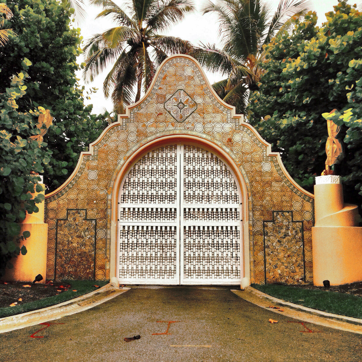 Mar-a-Lago estate gate in Palm Beach, Florida