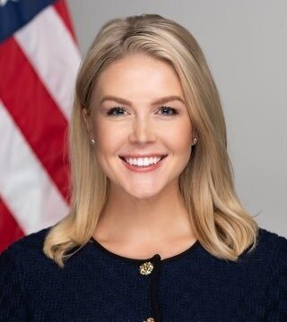 Official portrait of Karoline Leavitt