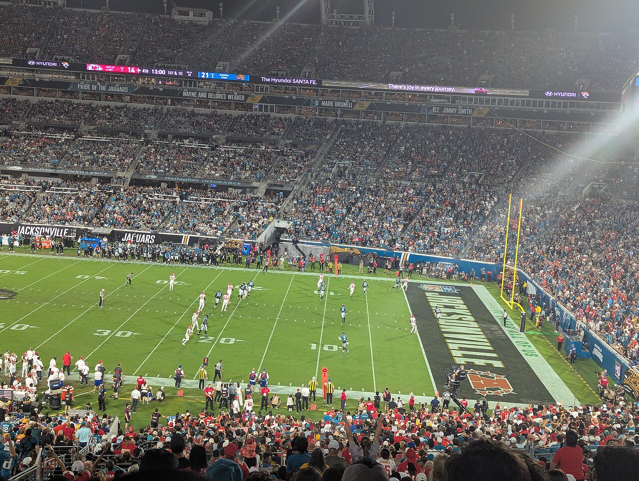 Travis Kelce catches a pass during a Kansas City Chiefs game in 2025