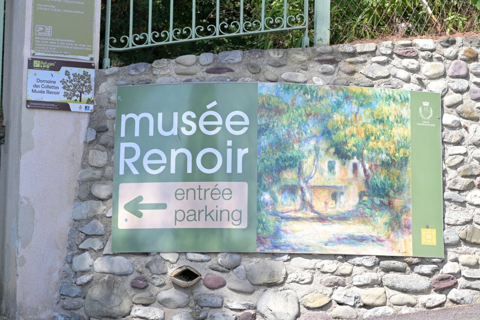 Thieves Stole Four Renoirs in Under Three Minutes, Then Dropped Half the Haul in the Garden