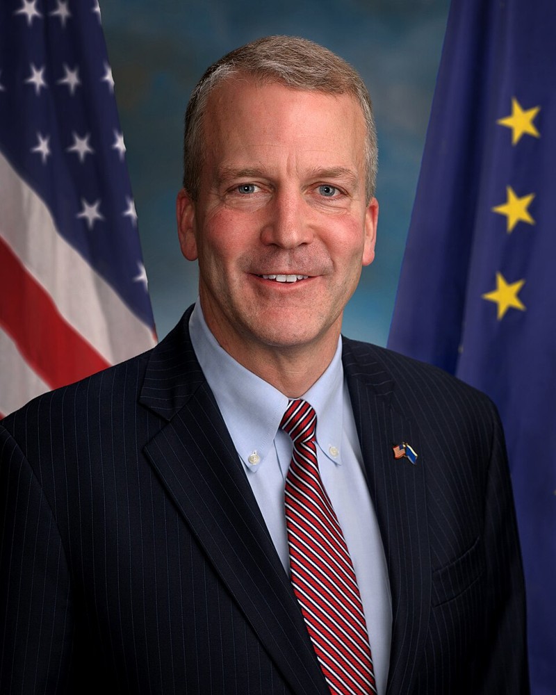 Official portrait of incumbent Alaska Senator Dan S. Sullivan