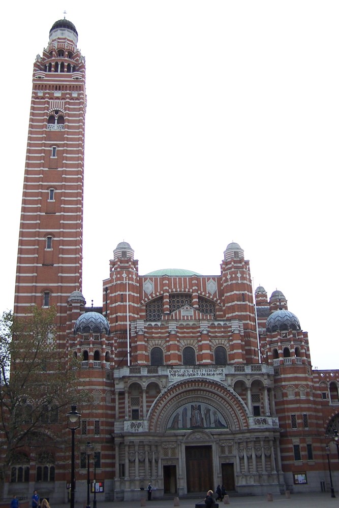 Front and tower of Westminster Cathedral photographed in November 2005