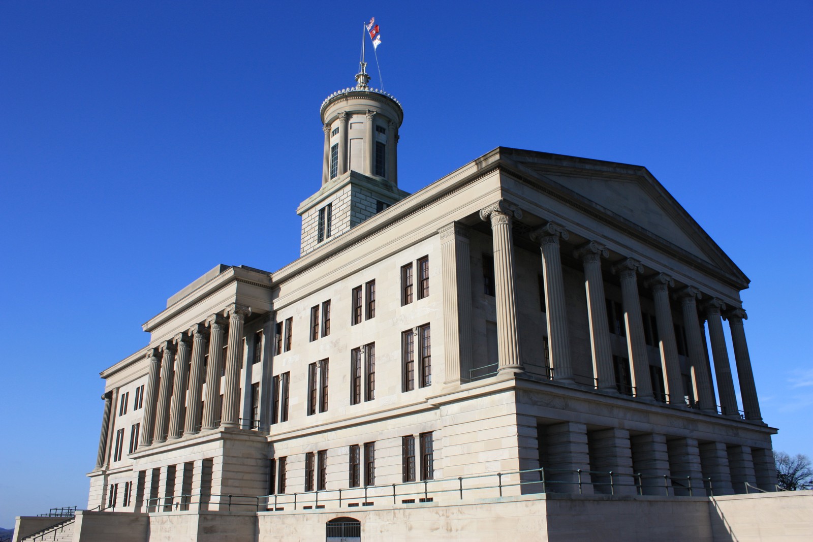 Tennessee State Capitol in Nashville beneath a blue sky