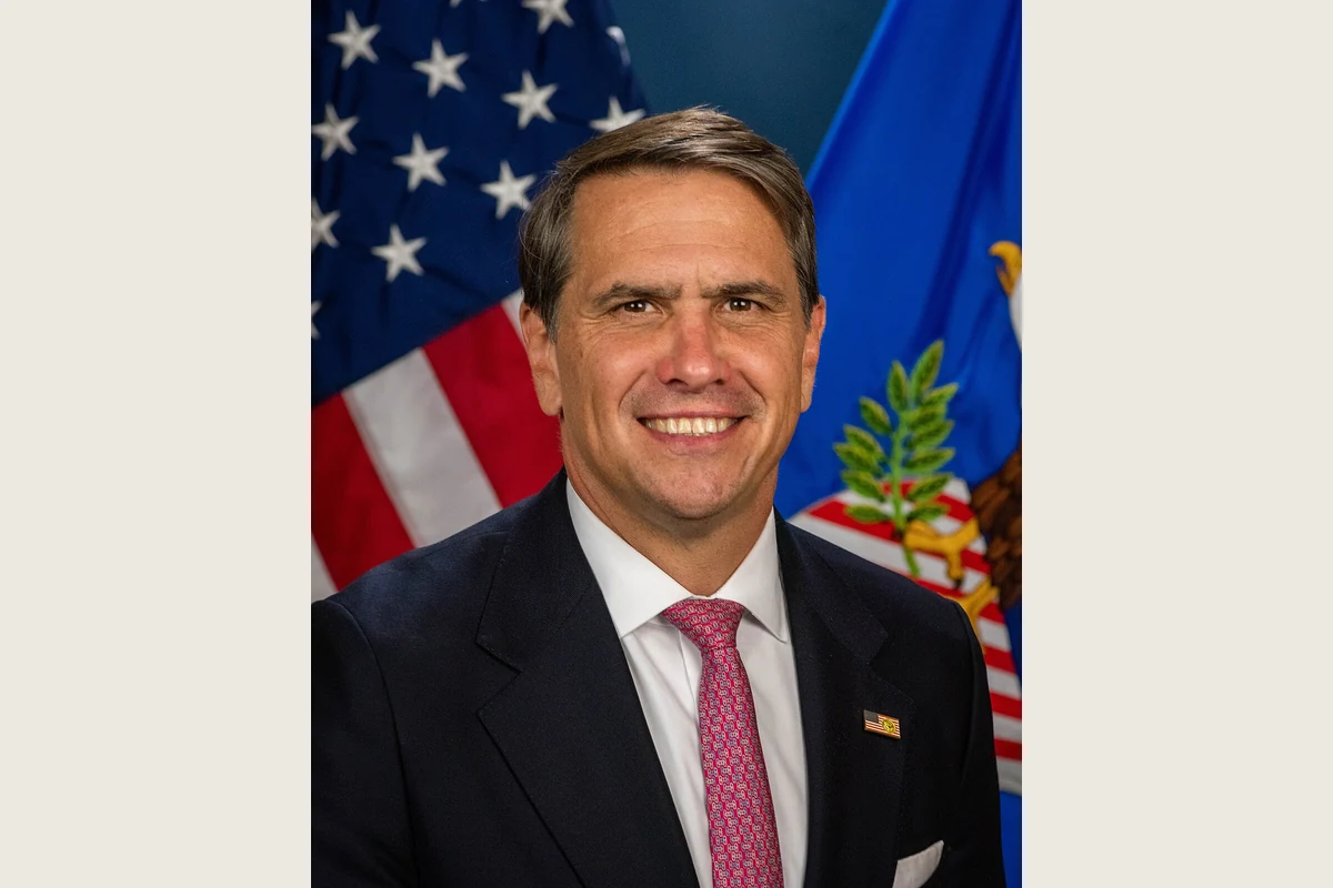 Official portrait of Todd Blanche.