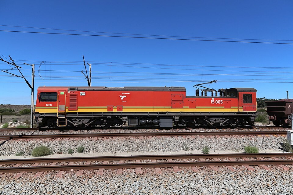 A South African Class 15E locomotive on the Sishen–Saldanha railway line in 2015