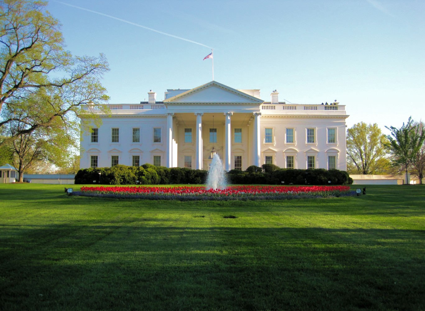 The White House seen from the North Lawn in 2009